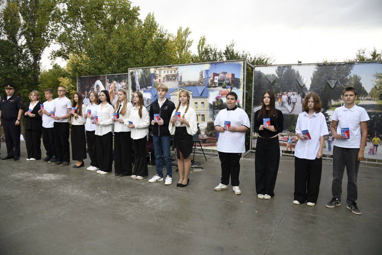 С Днём рождения, Михайловка! И с первым паспортом, активисты! 🇷🇺⁣⁣⠀ в Михайловке, 21.09.2025 в 22:00