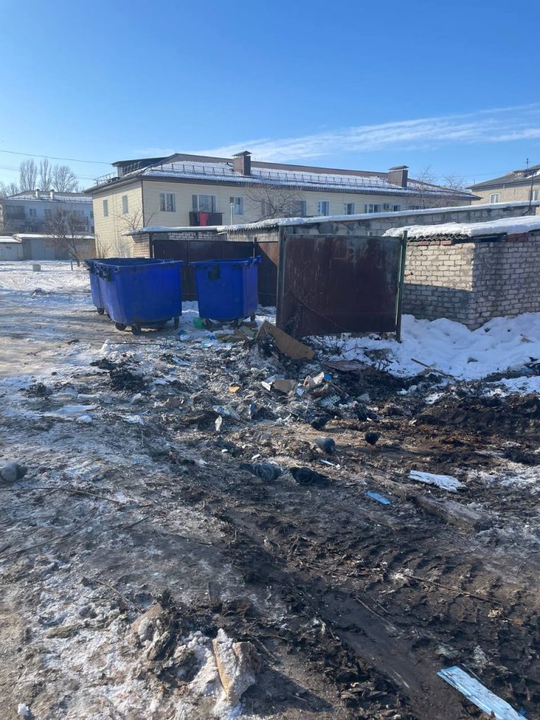 В Михайловке активно убирают город, но свалки остаются