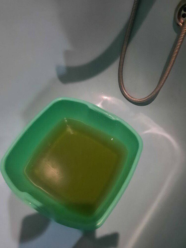 Грязная вода в Михайловке: Жители жалуются на бездействие коммунальщиков