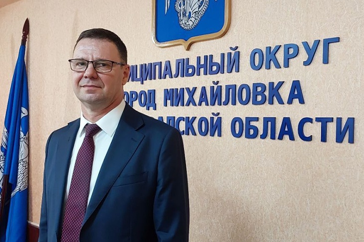 Главой Михайловки назначен Юрий Кокин: избран единогласно, но с биографией не без пробелов