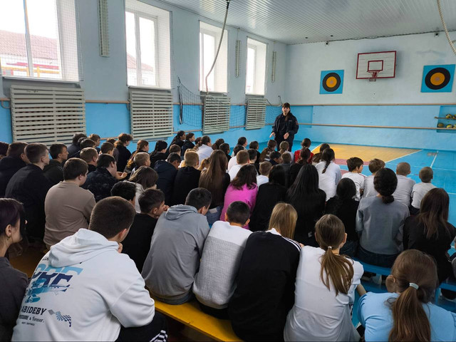 Профилактическая беседа о безопасности на дорогах прошла в Троицкой школе Михайловки