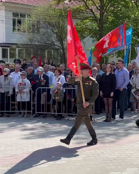 В Михайловке прошла торжественная церемония выноса Знамени Победы