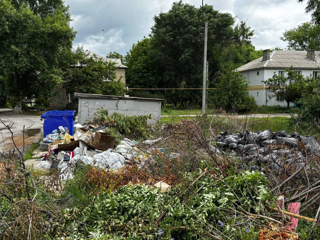 Жители Михайловки требуют убрать свалку у своих домов