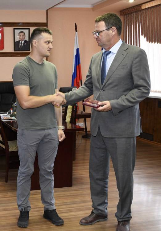 В Михайловке вручили медаль Жукова земляку В.В. Донскову