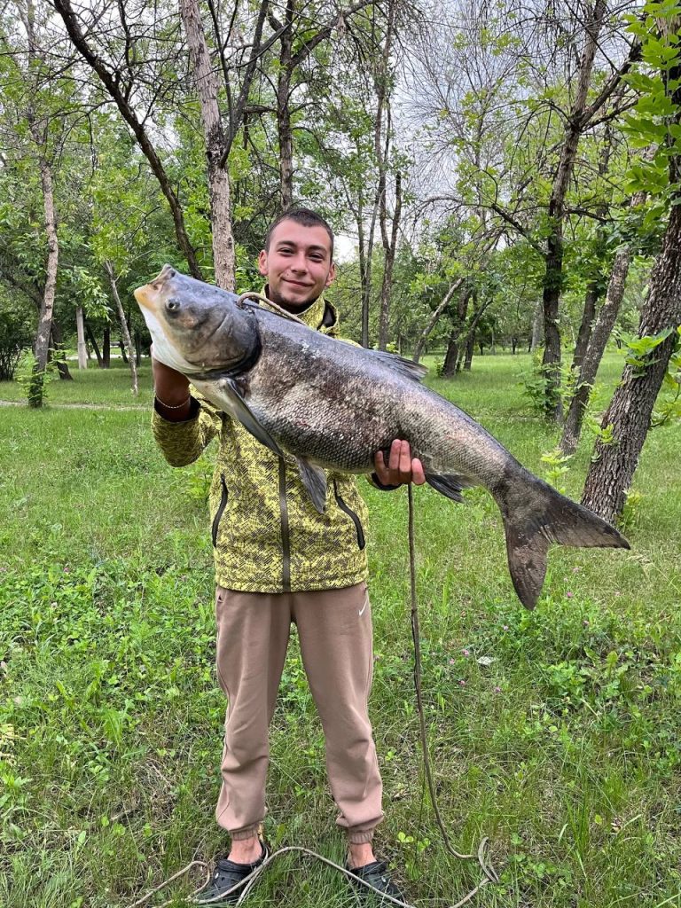 Михайловцы делятся фотографиями улова из городского пруда