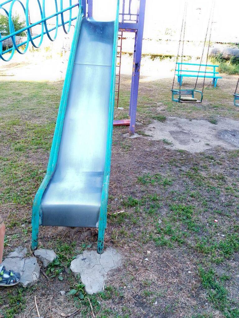 Жалобы на состояние детских площадок в Михайловке