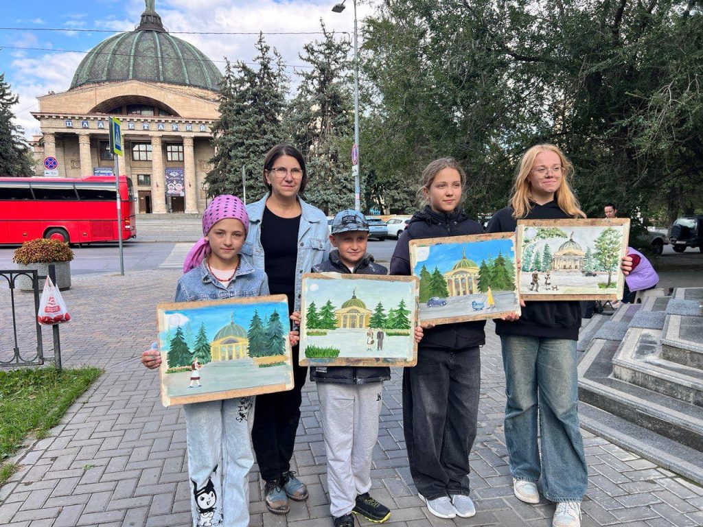 Юные художники из Михайловки завоевали награды на всероссийском конкурсе в Волгограде
