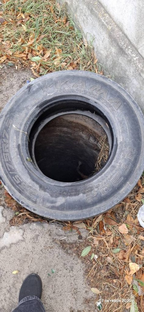 Открытый люк возле школы №4 в Михайловке