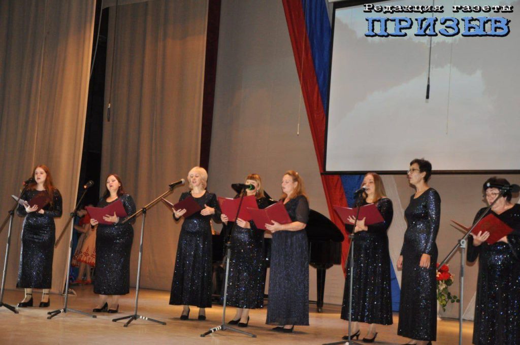 «Мы едины»: праздничный концерт в Михайловке посвятили Дню народного единства