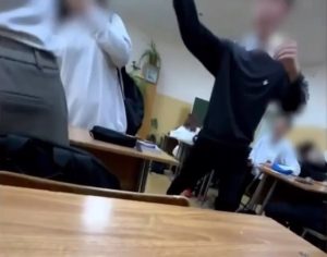 Скандал в Михайловке: школьницу избили одноклассники, начата проверка