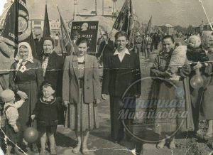 Историческая фотография: улица Коммуны в Михайловке в мае 1952 года