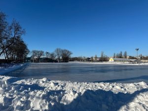 Каток на городском стадионе Михайловки пока не готов к открытию