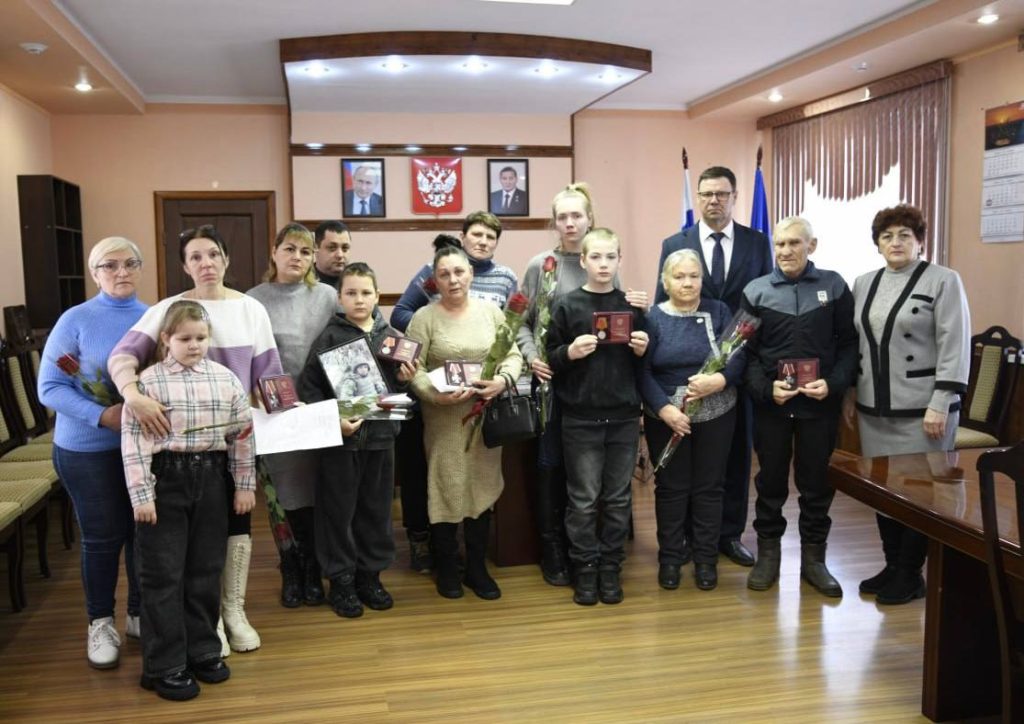 В Михайловке вручили государственные награды семьям погибших военнослужащих