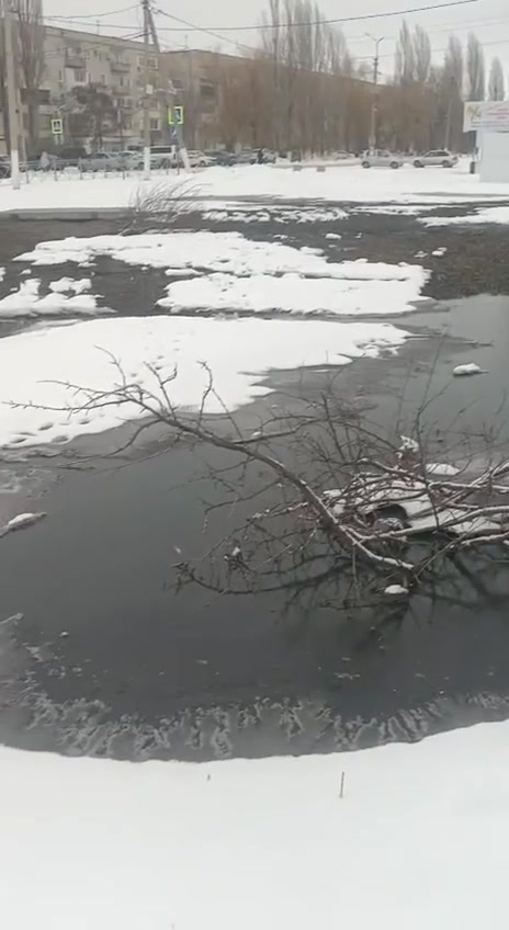 Жители Михайловки угрожают прокуратурой из-за фекальной реки у парка Победы