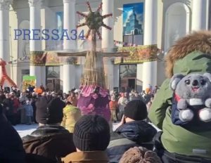 В Михайловке сожгли чучело на Масленицу