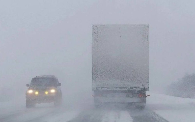 Снегопад парализовал федеральные трассы в Волгоградской области