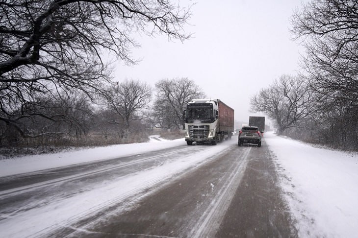 Движение на трассах Волгоградской области восстановлено после снегопада