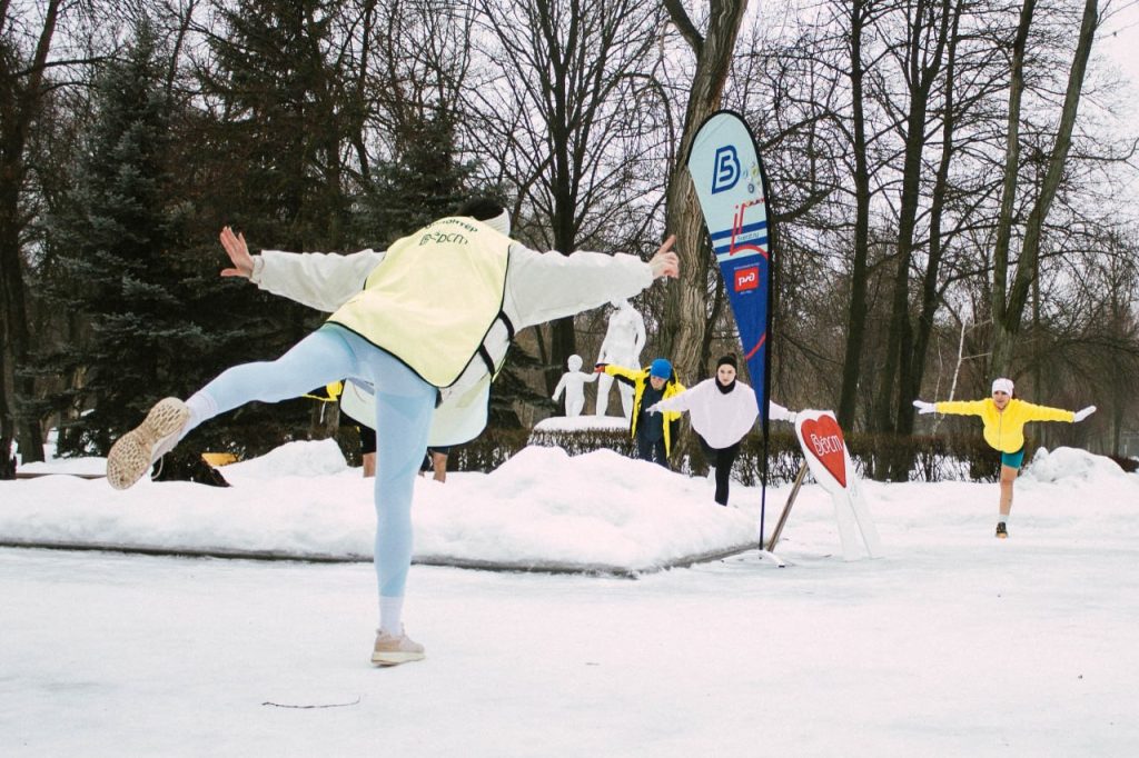 Субботний забег в Михайловке: ледяная трасса не остановила 16 участников