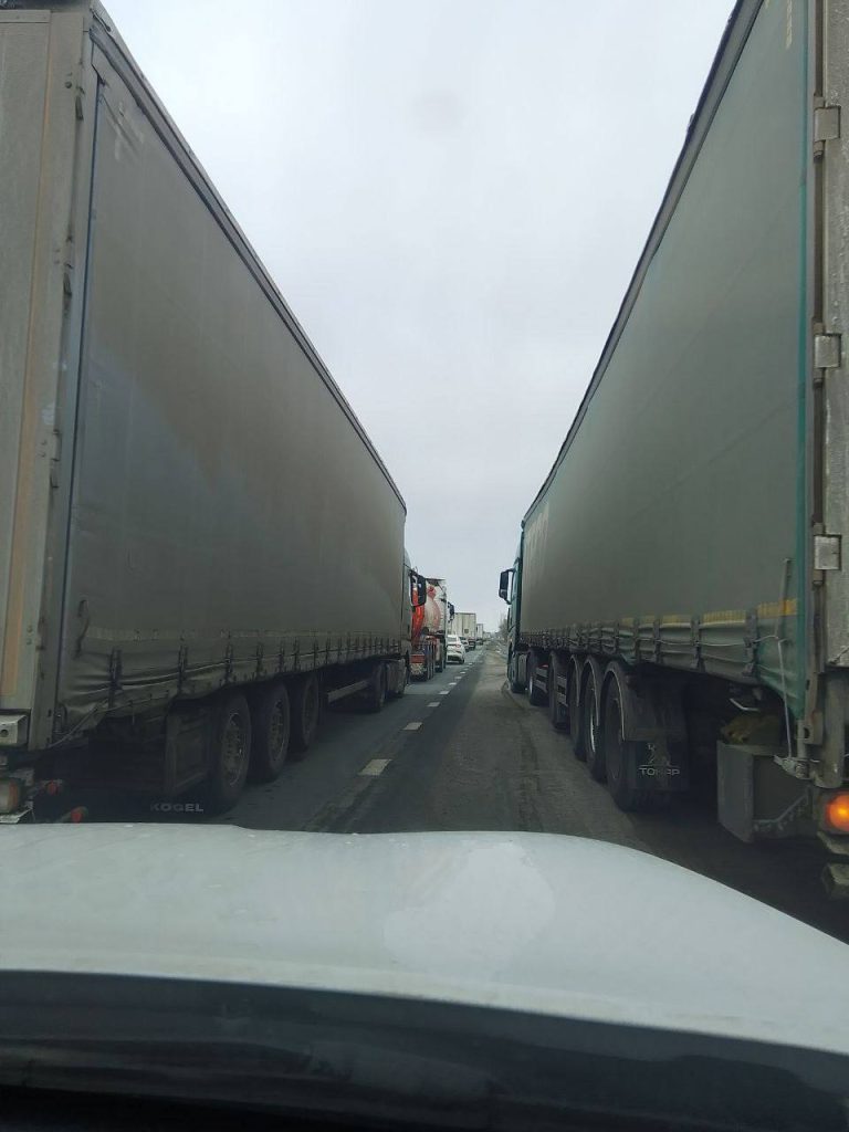 Срочный ремонт моста через Медведицу вызвал масштабные пробки в Михайловке