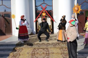 Главная площадь Михайловки окунулась в атмосферу русской сказки