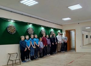 В Михайловке прошел турнир по дартсу в память о снайпере Василии Зайцеве