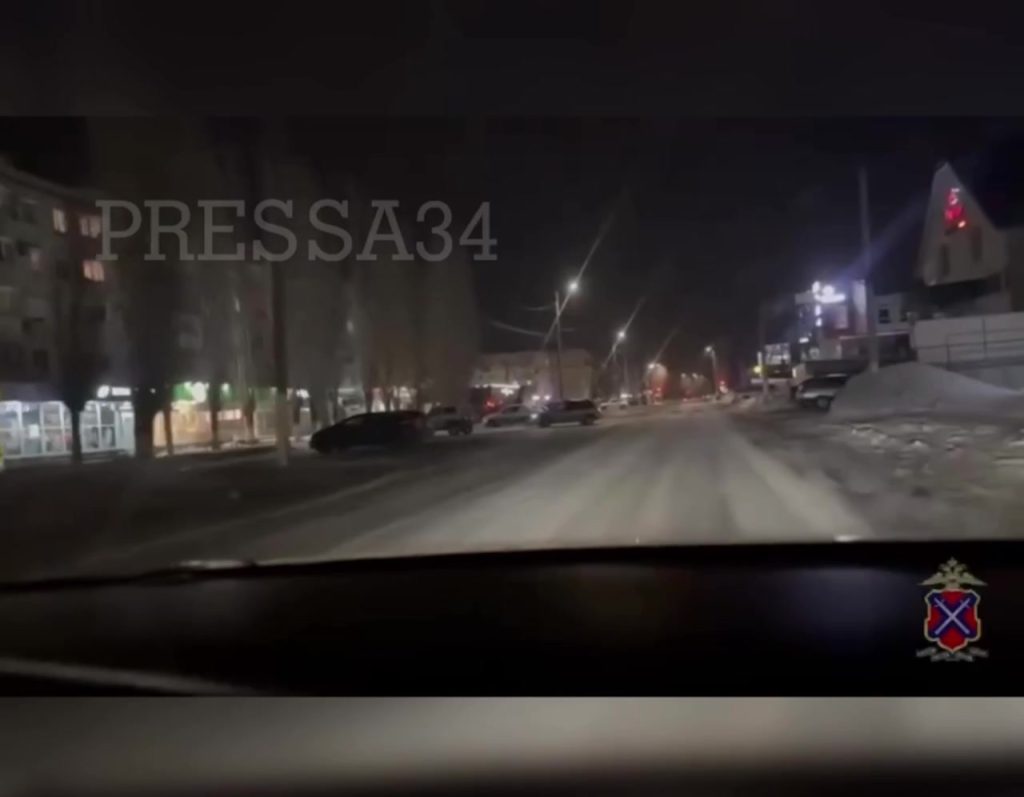 Водитель в Михайловке пытался дать взятку инспектору через фуражку