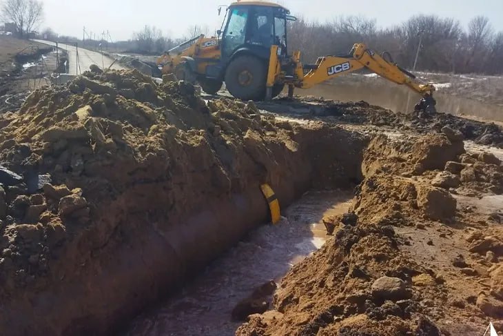 Дорогу у села Сидоры перекрыли для ремонта дамбы