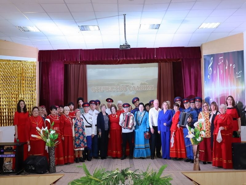 Казачьи песни в поддержку традиций и защитников Отечества прозвучали в Михайловке