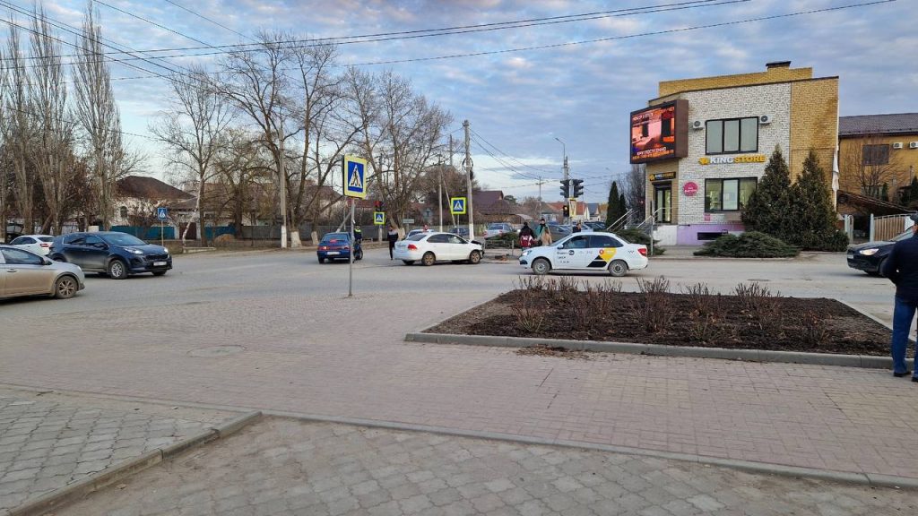 ДТП на перекрёстке улиц Обороны и Республиканской в Михайловке