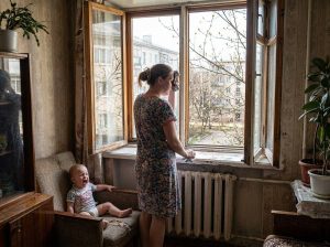 Жители Михайловки жалуются на жару в квартирах из-за работающего отопления