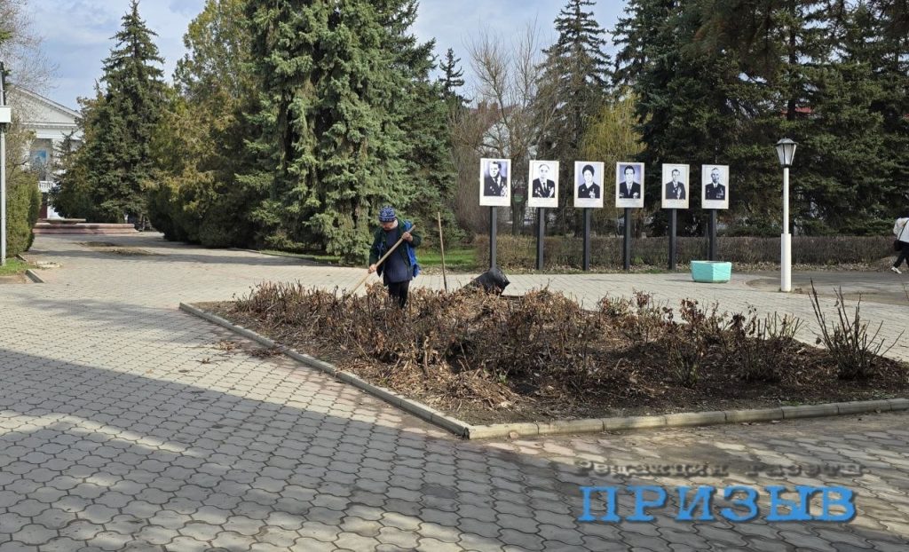 Весеннее преображение: коммунальщики Михайловки наводят порядок в городе