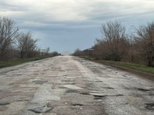 Жители Михайловки требуют ремонта разбитой дороги в сторону Отрадного