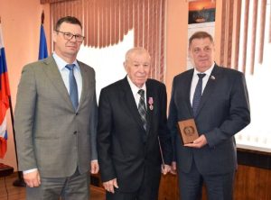 Почётному жителю Михайловки вручили высокую награду