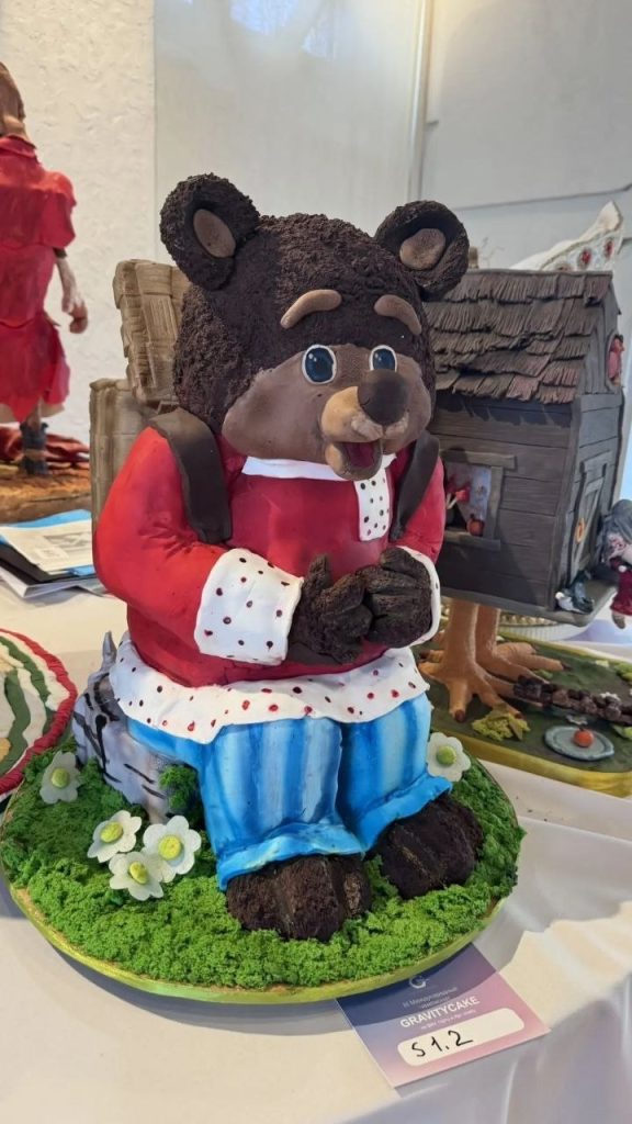 Кондитер из хутора Безымянка завоевала бронзу на московском чемпионате по вау-тортам