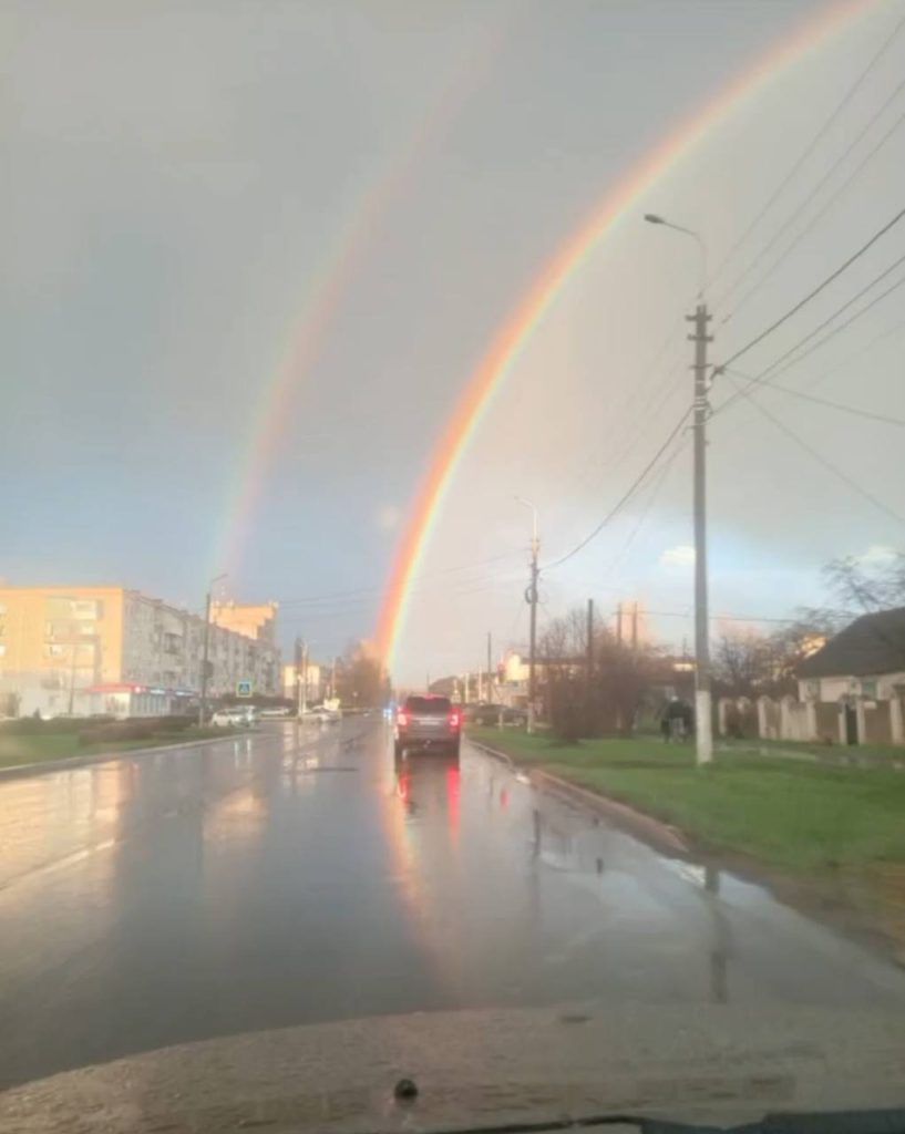 Над Михайловкой наблюдали редкое атмосферное явление — двойную радугу
