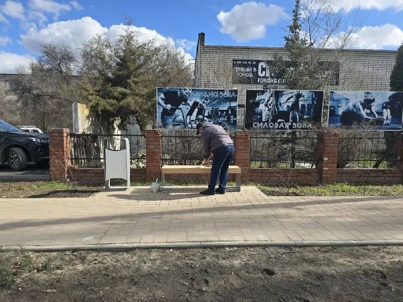 В Михайловке оперативно отреагировали на проблему со скамейками
