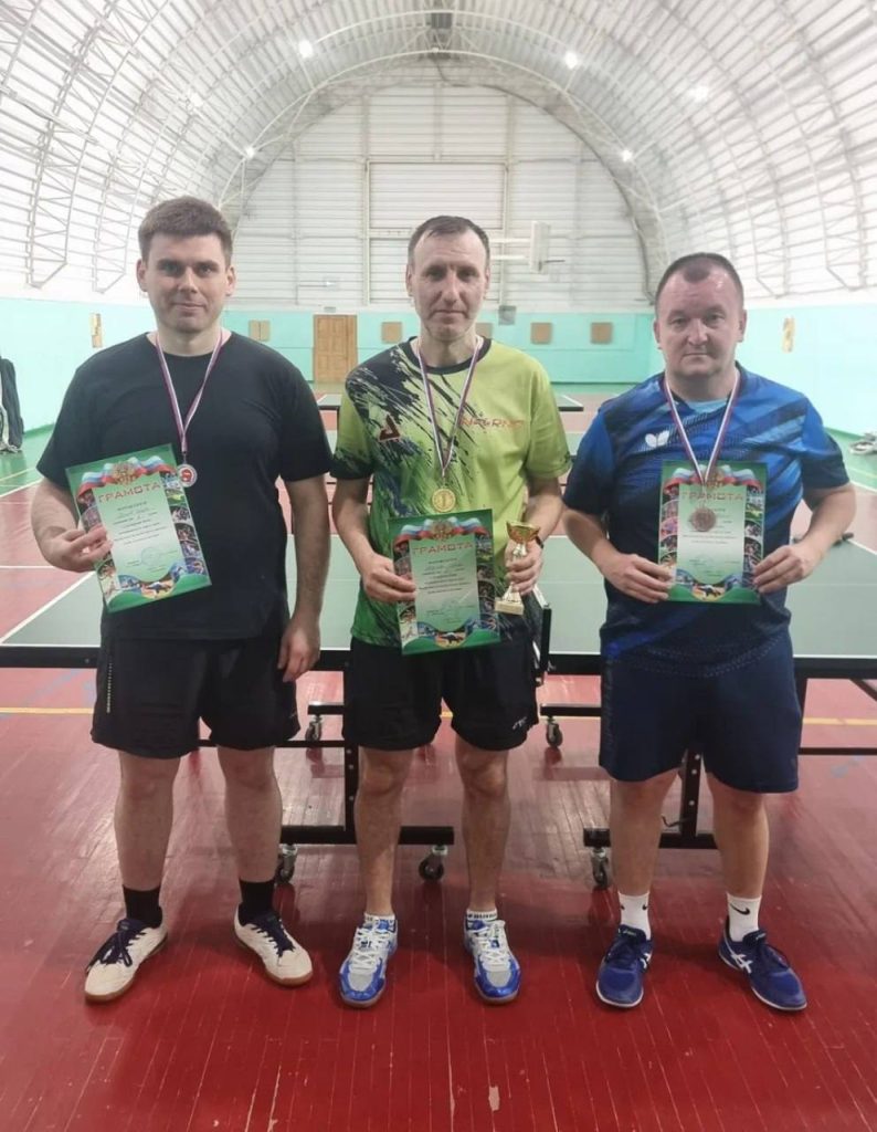 В Михайловке определили сильнейших теннисистов на открытом кубке